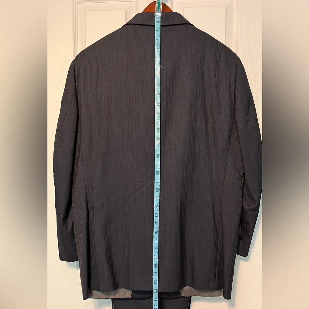 Tom James, Men’s custom made wool suit, Jacket 50R, pants W40/L29